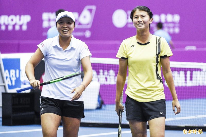 台灣女雙李亞軒（左）／吳芳嫺獲得明年初澳網女雙會內賽門票。（資料照，記者陳志曲攝）