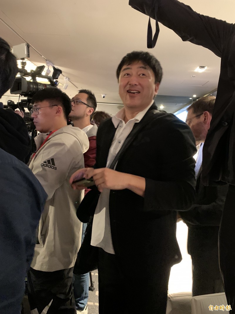 樂天金鷲GM石井一久、留下珍貴紀錄。（記者倪婉君攝）