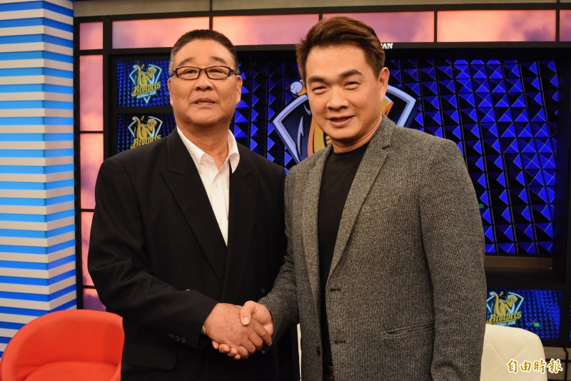 中信兄弟副領隊兼農場主管彭政閔（右）、農場副主管藤田學（左）。（記者龔乃玠攝）