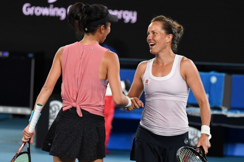 謝淑薇（左）、史崔可娃（右）爭冠失利。（美聯社）