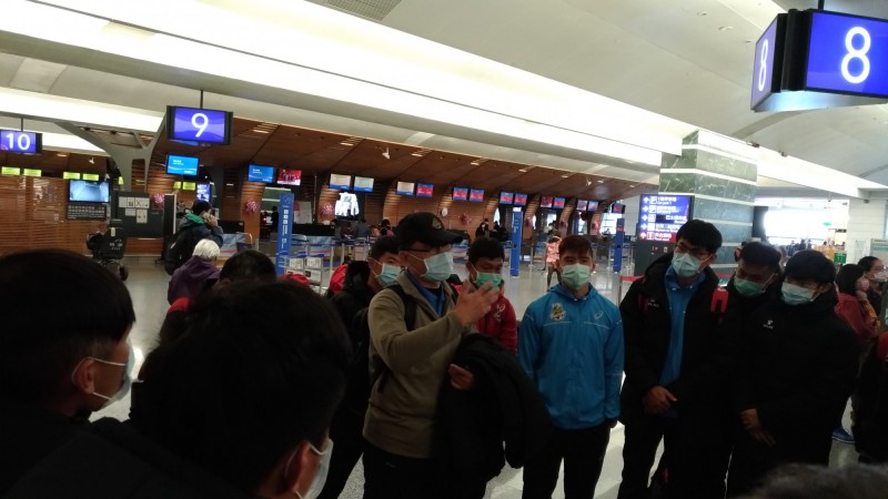 台電領隊向全隊說明目前情況和決定。（足協提供）