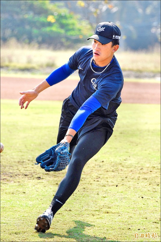 吳昇峰棒球路多波折,自己笑稱「如果有機會踏上奧運殿堂,應該可以出書了。」
(記者龔乃玠攝) 吳昇峰棒球路多波折,自己笑稱「如果有機會踏上奧運殿堂,應該可以出書了。」
(記者龔乃玠攝)