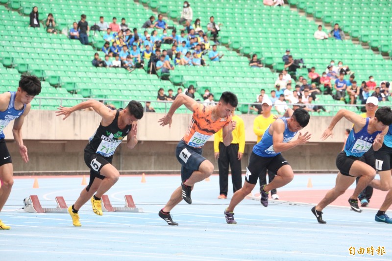 楊俊瀚（中）。（記者粘藐云攝）