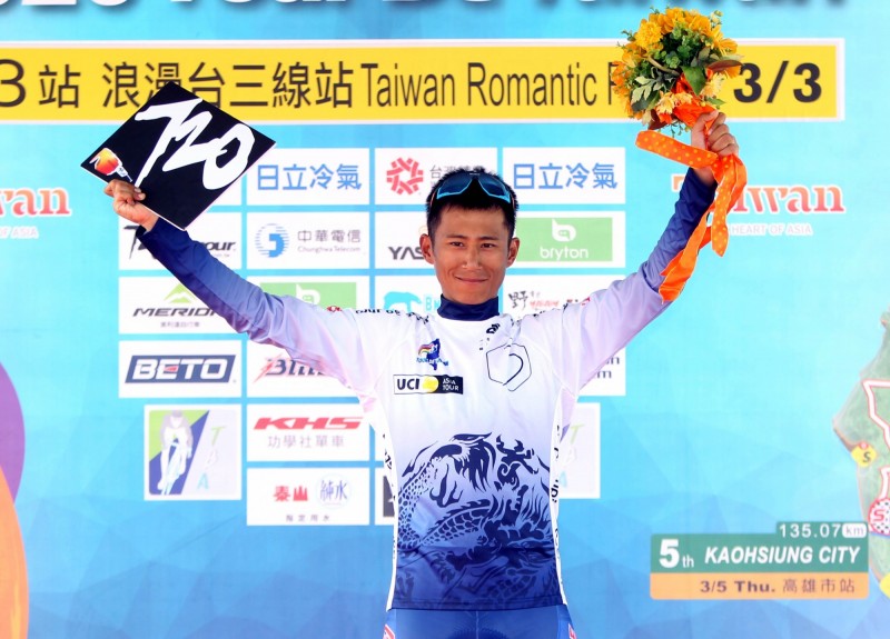 馮俊凱守住藍衫。（自由車協會提供）