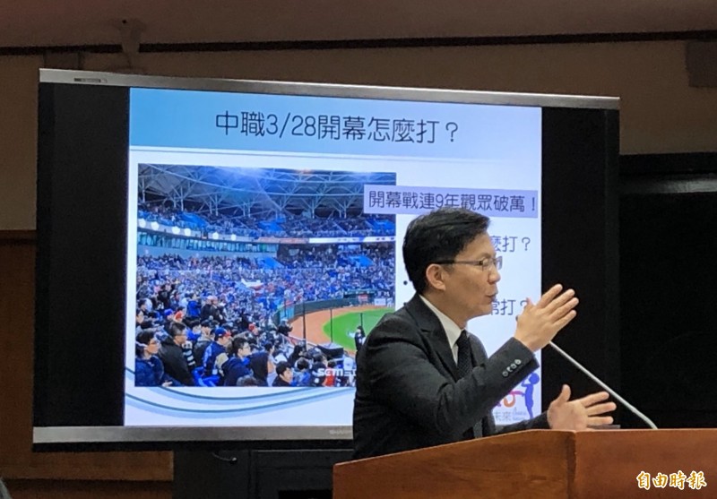 中職31年開幕戰將於3月28日在桃園棒球場開打，首戰由樂天桃猿隊迎戰來訪的中信兄弟隊，桃園市長鄭文燦昨天表示希望線上直播，立委張廖萬堅今天質詢要求體育署長高俊雄表態。（記者林曉雲攝）