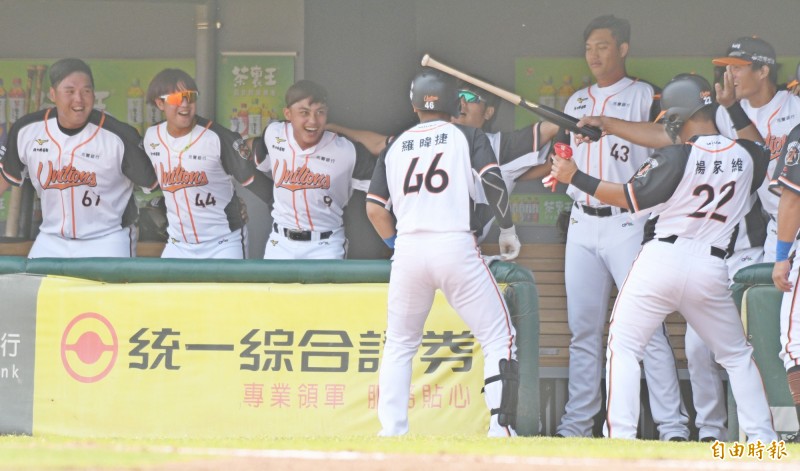統一二軍羅暐捷擊出滿貫全壘打。（記者黃志源攝）