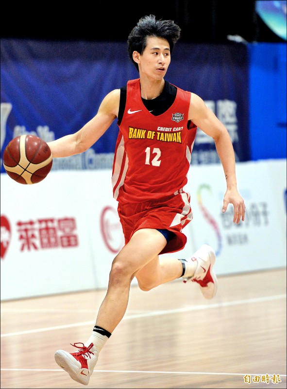 台銀林任鴻昨9投8中手感極佳,打出個人生涯代表作。(記者林正堃攝) 台銀林任鴻昨9投8中手感極佳,打出個人生涯代表作。(記者林正堃攝)