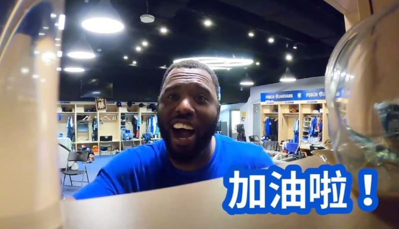 索沙在影片中不僅一秒識破整人計畫，還展現了自己的好中文。（擷取自影片）