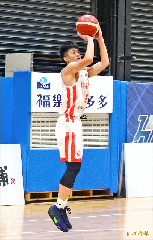簡偉儒昨挺身,攻下璞園全隊最高19分。(記者王藝菘攝) 簡偉儒昨挺身,攻下璞園全隊最高19分。(記者王藝菘攝)