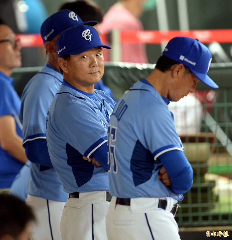 富邦悍將總教練洪一中。（記者林正堃攝）