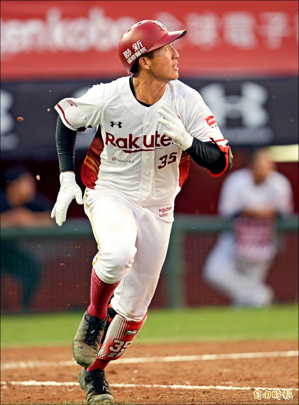 成晉5局下敲出超前安。
(記者林正堃攝) 成晉5局下敲出超前安。
(記者林正堃攝)