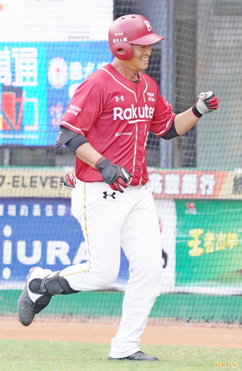 樂天桃猿朱育賢本季8發全壘打全部都打獅隊。（記者黃志源攝）