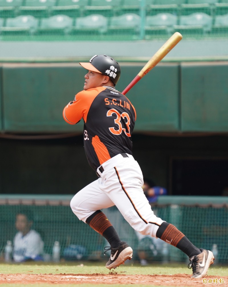 統一二軍林勝傑擊出陽春全壘打。（記者黃志源攝）