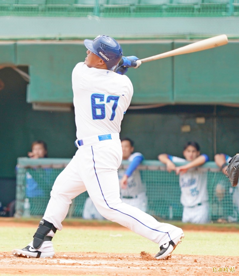 富邦二軍張進德未擊出安打但獲2次保送。（記者黃志源攝