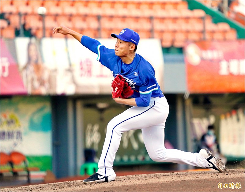 江國豪昨先發6局沒失分，拿下生涯首勝。（記者黃志源攝）