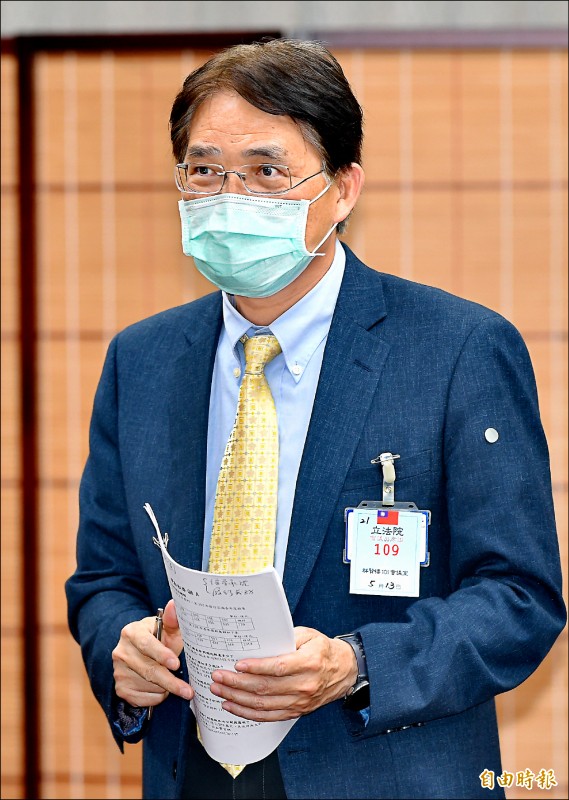 體育署長高俊雄表示,只要符合規範,樂見國家隊球衣加註台灣。(記者廖振輝攝) 體育署長高俊雄表示,只要符合規範,樂見國家隊球衣加註台灣。(記者廖振輝攝)