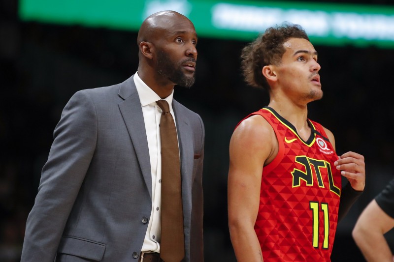 老鷹主帥皮爾斯（左）跳出來反對「22支球隊」得重啟方案。（資料照，美聯社）