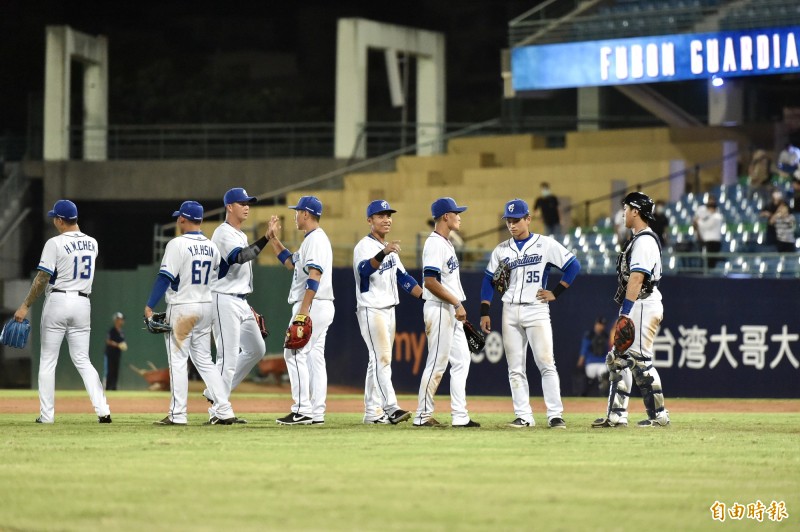 富邦以1分之差險勝統一。（記者塗建榮攝）