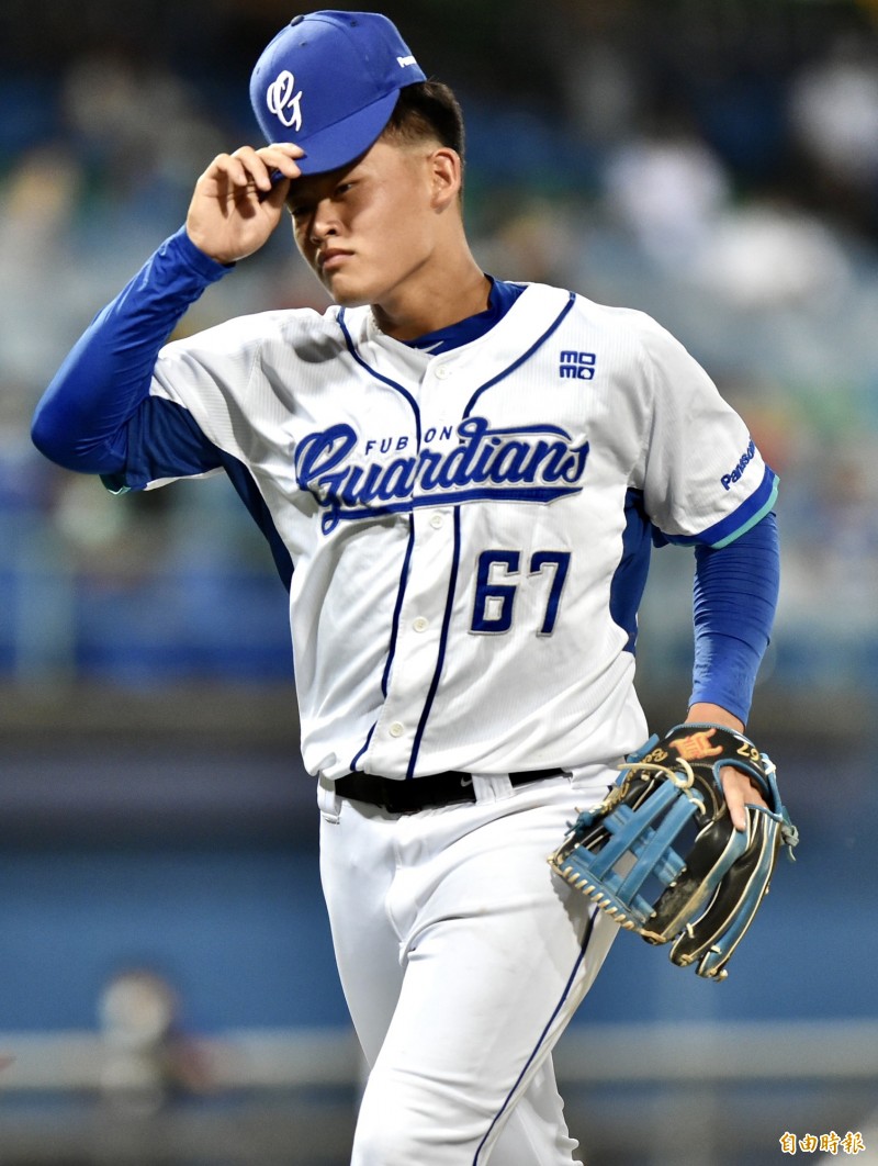 首次一軍先發的三壘手辛元旭。（記者塗建榮攝）