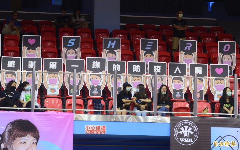 WSBL女子超級籃球聯賽，武漢肺炎疫情解封後，第一次開放觀眾入場觀賽。（記者王藝菘攝）