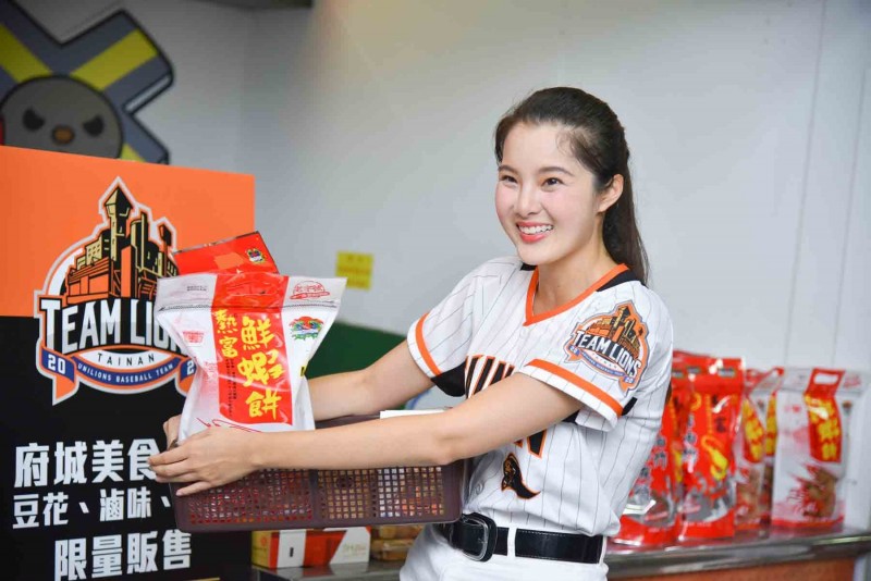 Joyce大讚台南球場美食服務。（統一獅提供）