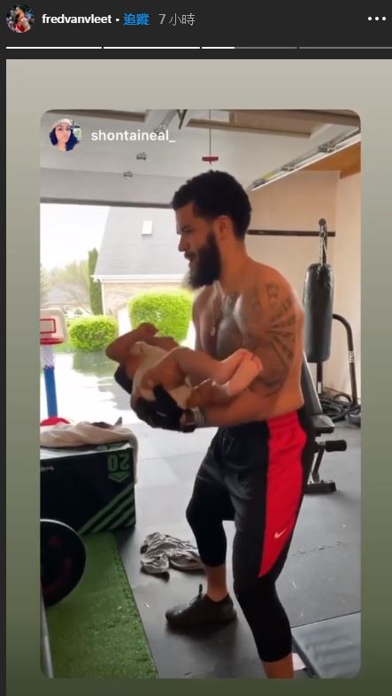 范維利特用小兒子當器材來訓練。（圖片擷取自IG）