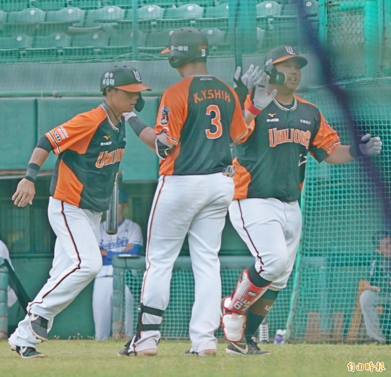 統一二軍姚雨翔在8局上擊出滿貫全壘打。（記者黃志源攝）