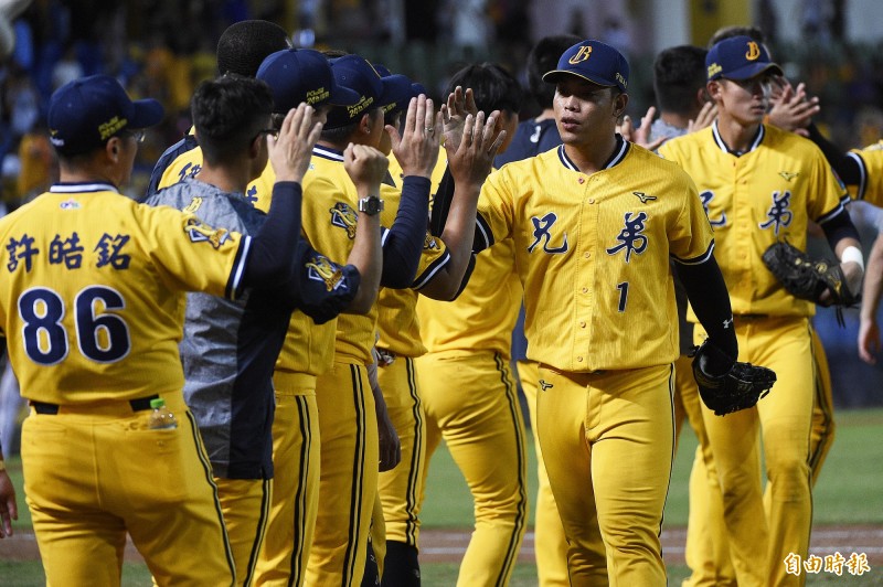 中信兄弟大比分擊敗統一獅。（記者陳志曲攝）
