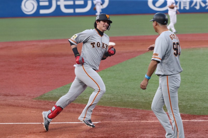 陽岱鋼右外野陽春砲。（取自巨人推特）