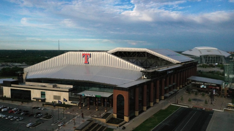 遊騎兵員工被要求到球場工作，不能在家上班。（資料照，法新社）