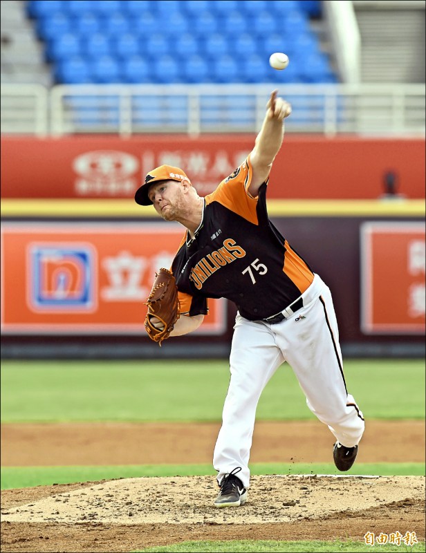 獅洋投達尼爾先發6.1局失2分，繳出來台後首場優質先發。（記者方賓照攝）