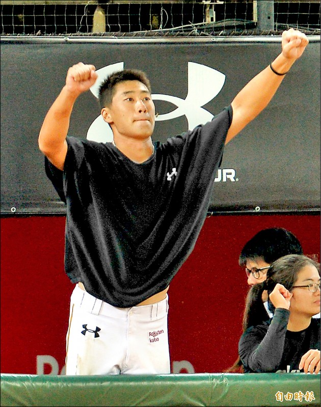桃猿先發翁瑋均臨危受命,仍投出6局失1分好投,助隊奪下重要1勝,和兄弟勝差僅1場。(記者林正堃攝) 桃猿先發翁瑋均臨危受命,仍投出6局失1分好投,助隊奪下重要1勝,和兄弟勝差僅1場。(記者林正堃攝)