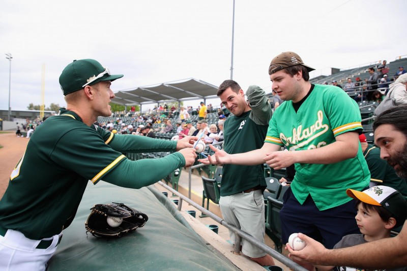 運動家推界外球專區，收入將全數做公益。（資料照，法新社）