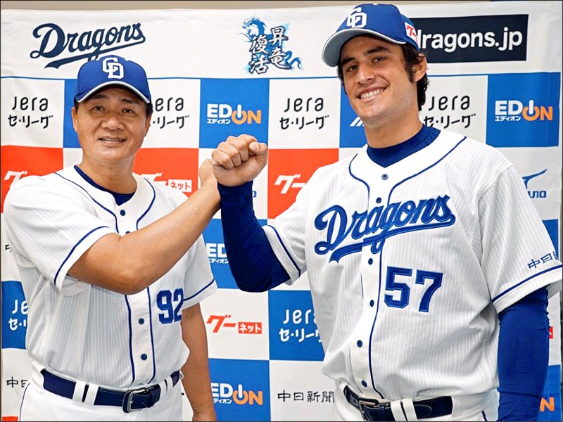中日龍古巴籍捕手馬丁尼茲苦熬2年多,從育成轉為支配下球員。(取自中日龍臉書) 中日龍古巴籍捕手馬丁尼茲苦熬2年多,從育成轉為支配下球員。(取自中日龍臉書)