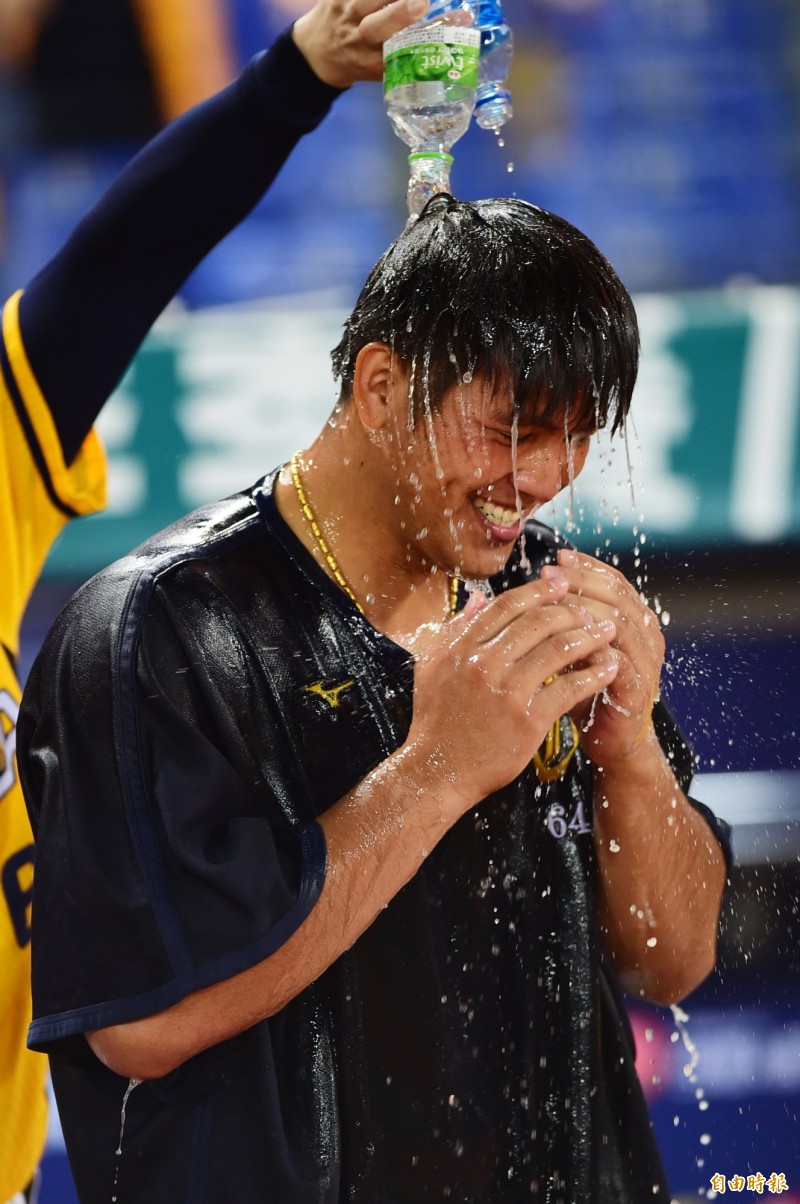 黃恩賜好投奪下MVP。（記者廖耀東攝）