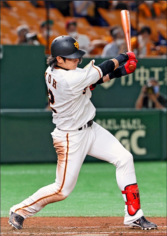 陽岱鋼昨5局下敲出巨人隊首安。(取自讀賣巨人推特) 陽岱鋼昨5局下敲出巨人隊首安。(取自讀賣巨人推特)