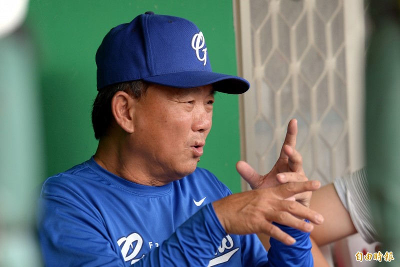 富邦悍將總教練洪一中。（記者林正堃攝）