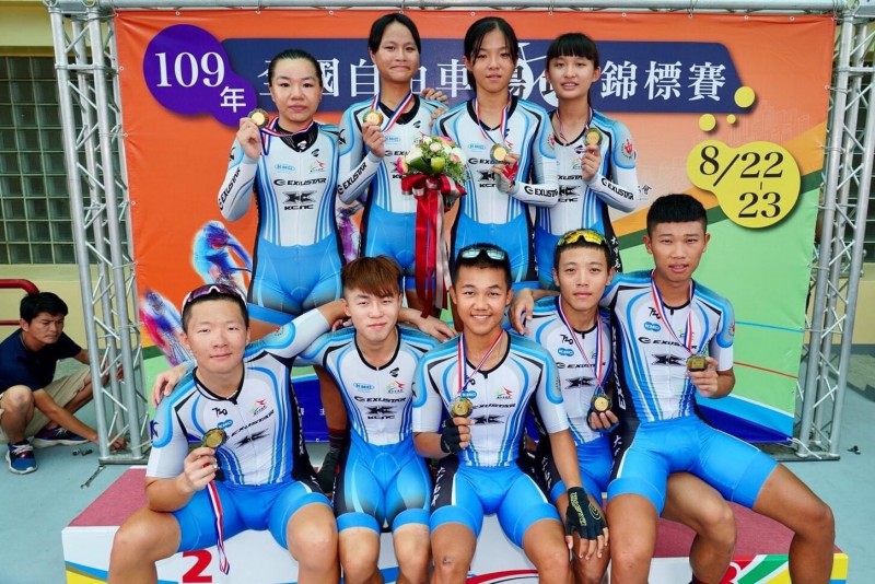 全國自由車錦標賽 4km青年組大甲高中包辦男女冠軍。（全國自由協會提供）