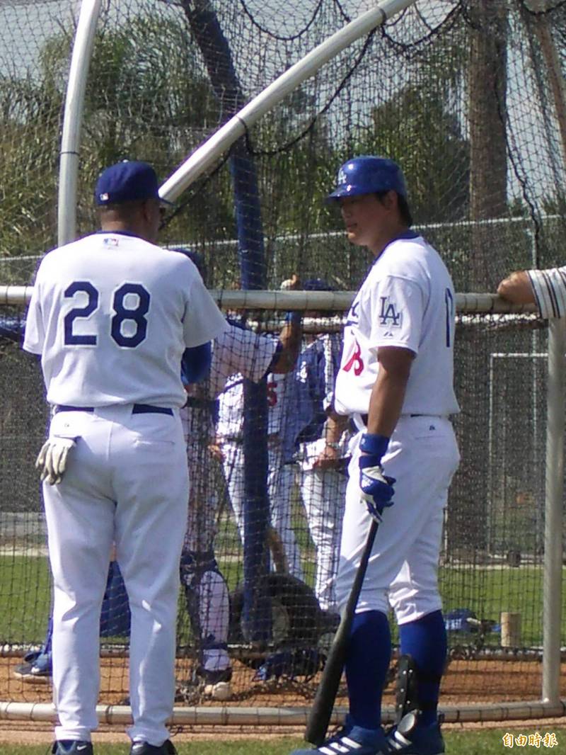 當時效力道奇隊的崔希涉（右）。（資料照，特派記者徐正揚／佛州維洛灘傳真）