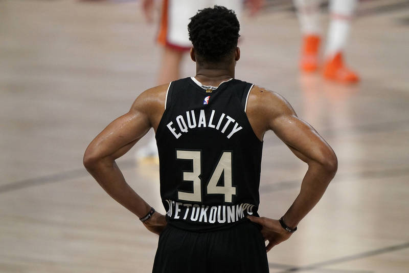 在公鹿之前，曾有11支例行賽冠軍在季後賽陷入0：2落後，最終都遭到淘汰。（美聯社）