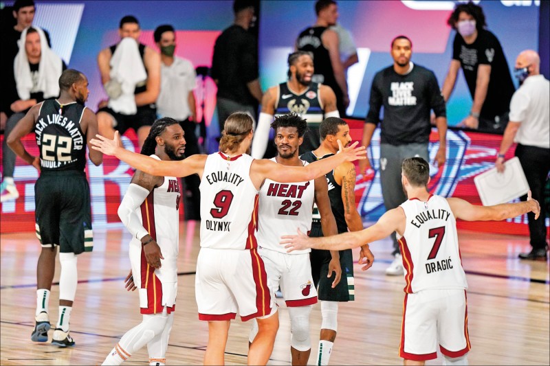 熱火再度演出下剋上戲碼，是NBA史上首次第5種子在系列賽以2：0領先頭號種子。（美聯社）