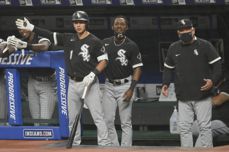 白襪球員安德森（中）和教頭倫特利亞不滿好球帶，遭到驅逐出場。（今日美國）