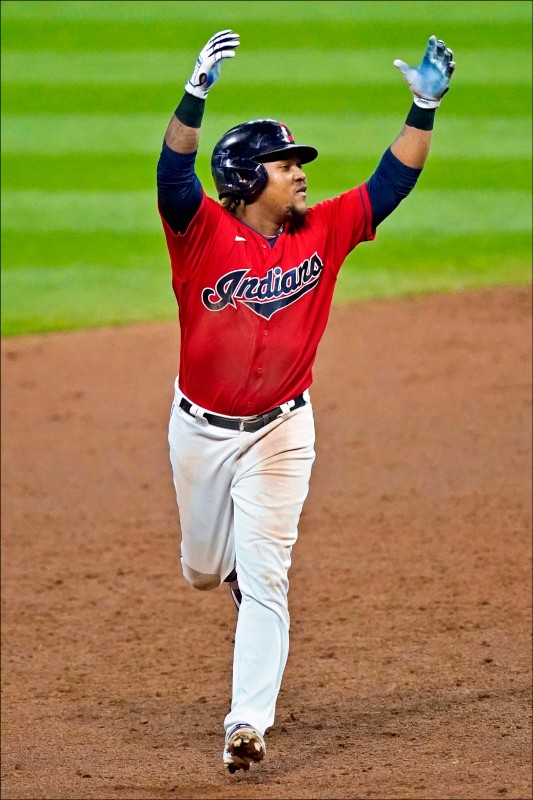 拉米瑞茲昨於10局下敲再見3分砲，助印地安人重返季後賽。（美聯社）