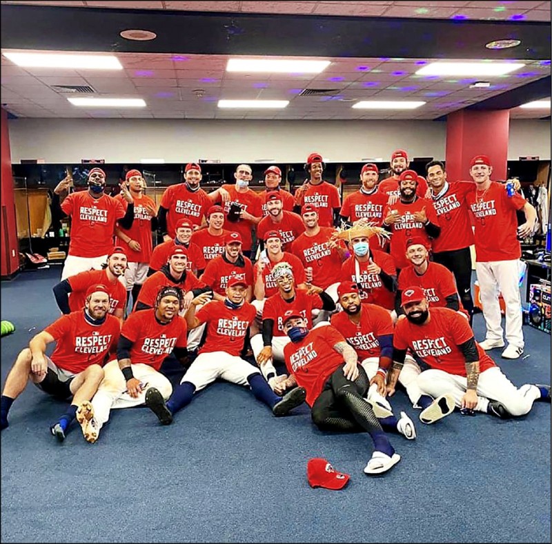 印地安人重返季後賽，陣中台將張育成也在臉書報喜。（取自張育成粉絲團）