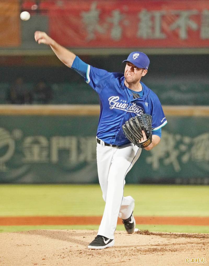 富邦悍將先發投手羅力。（記者黃志源攝）