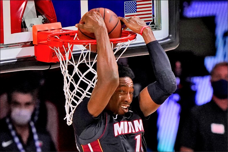 熱火23歲中鋒艾德巴約昨繳出32分、14籃板及5助攻，成為熱火重返總冠軍賽的功臣。（美聯社）