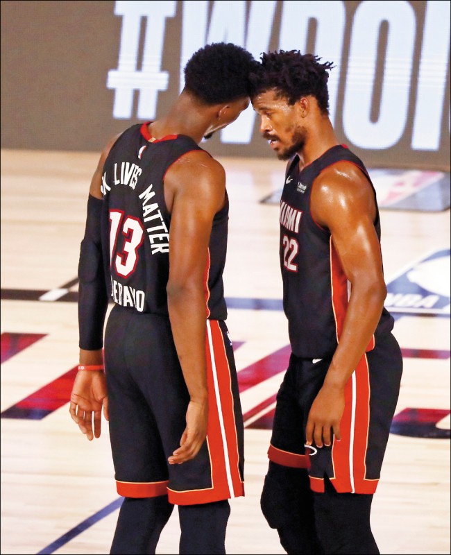 熱火一哥J.巴特勒（右）與艾德巴約都是爭霸菜鳥。（資料照）