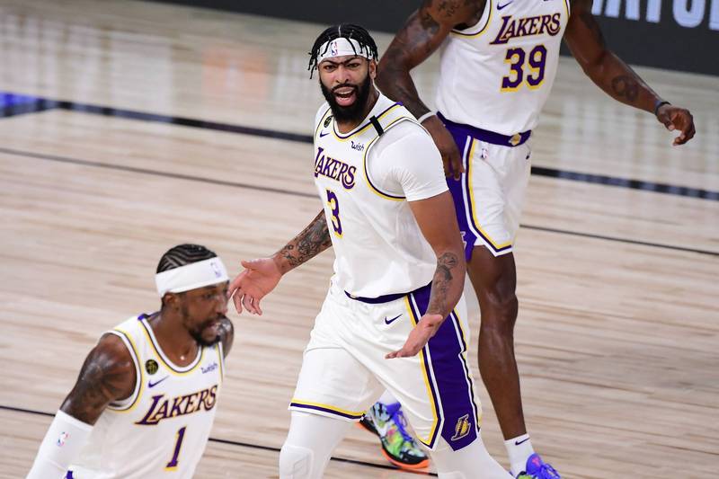 A.戴維斯陷入犯規麻煩。（法新社）