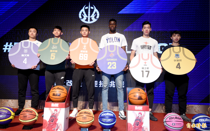 2020 molten台灣超級籃球挑戰賽下週二先在台大體育館點燃戰火。（記者朱沛雄攝）