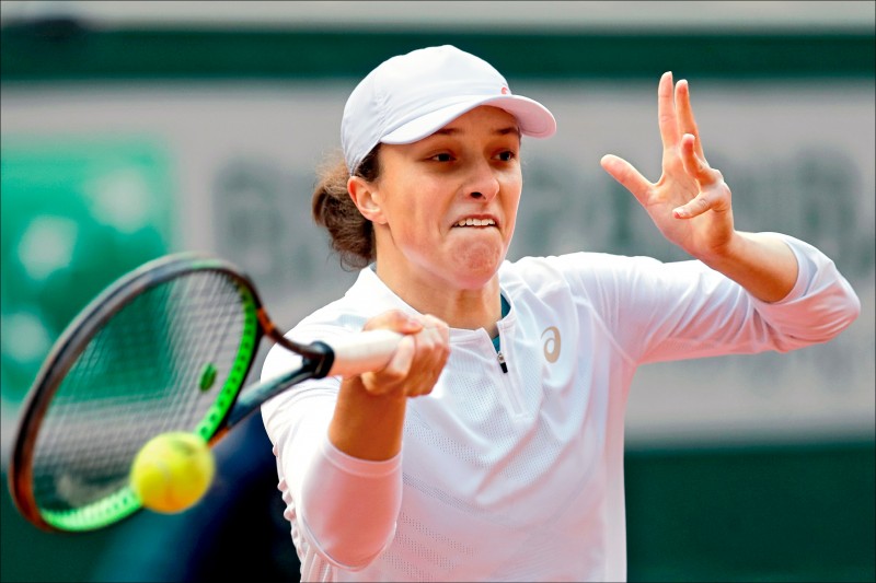 19歲波蘭女將史威雅蒂成為新科法網球后。（資料照，美聯社）